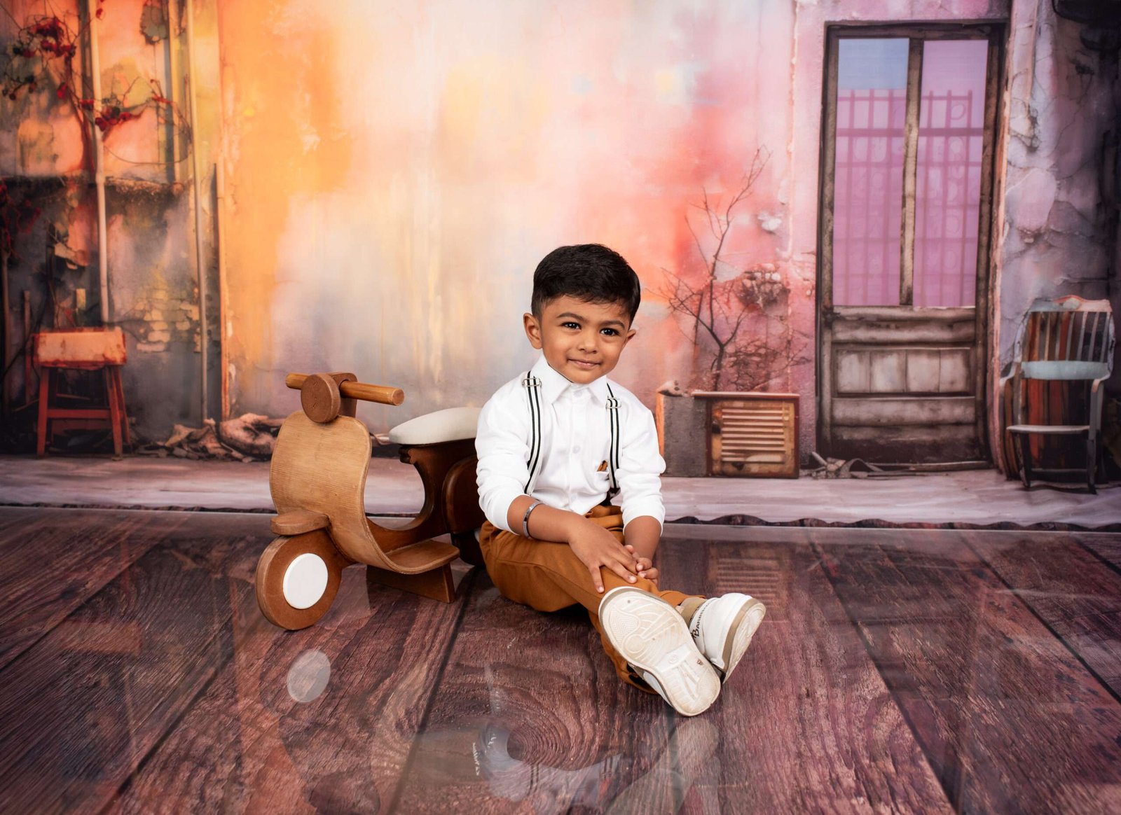 Six-month sitter baby surrounded by pastel florals in a Bengaluru studio